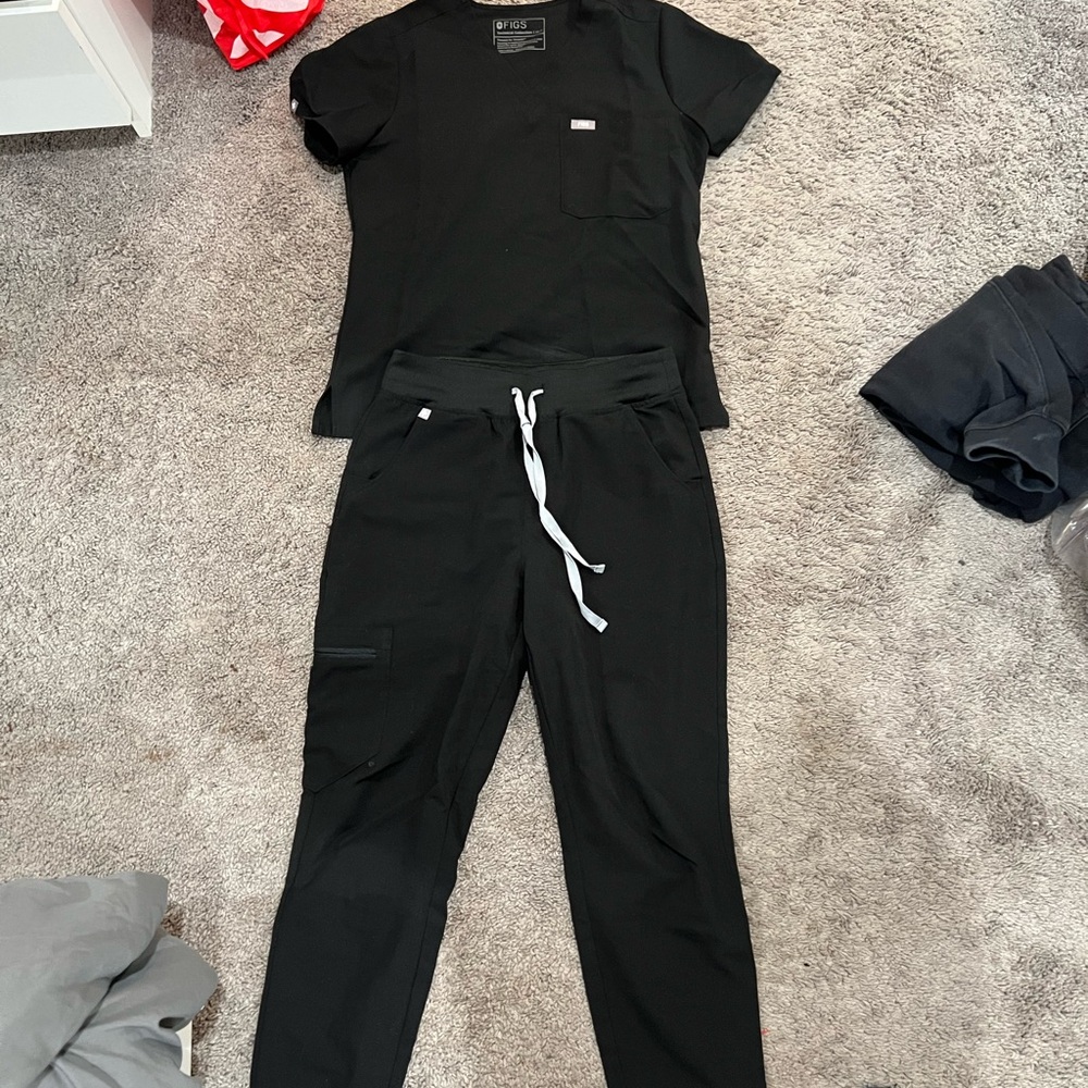 FIGS Black Scrub Set